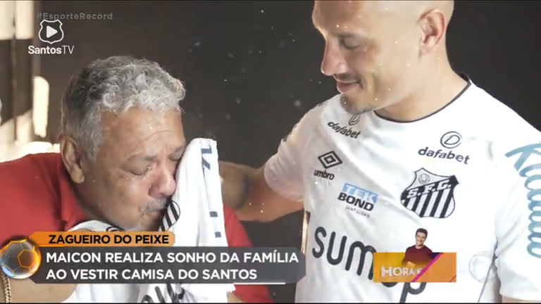 Vídeo: Maicon realiza sonho da família ao vestir a camisa do Santos