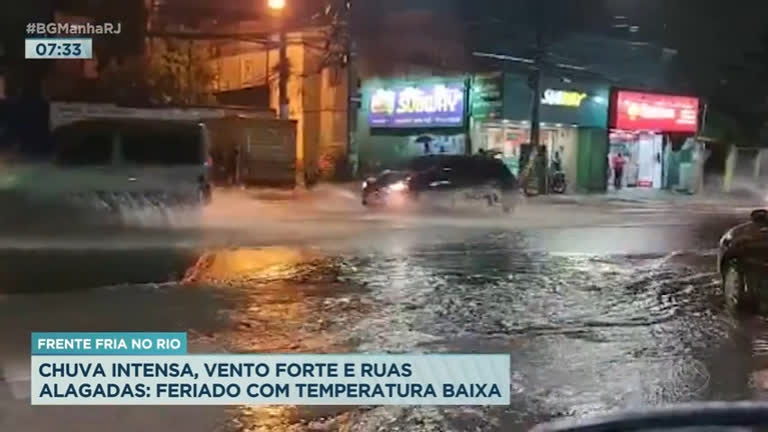 Vídeo: Chegada de frente fria provoca chuva e ventania no Rio