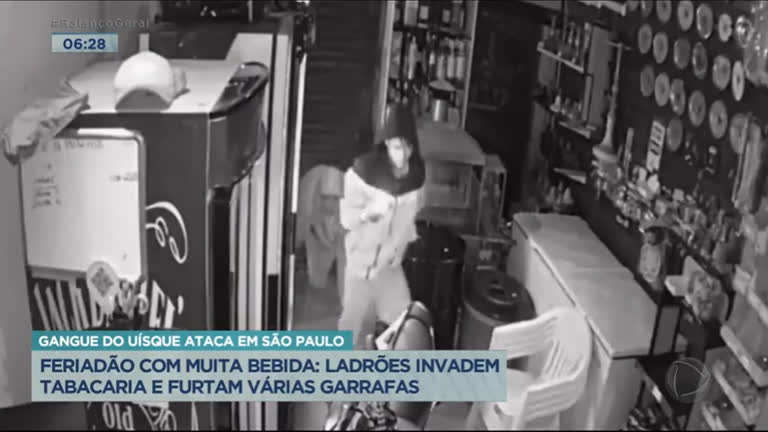Vídeo: Gangue do uísque: ladrões invadem tabacaria e furtam garrafas de bebidas em SP