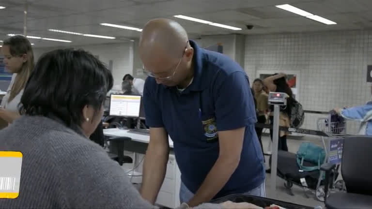 Vídeo: Aeroporto: Área Restrita mostra o trabalho de profissionais para impedir a entrada de alimentos sem certificação