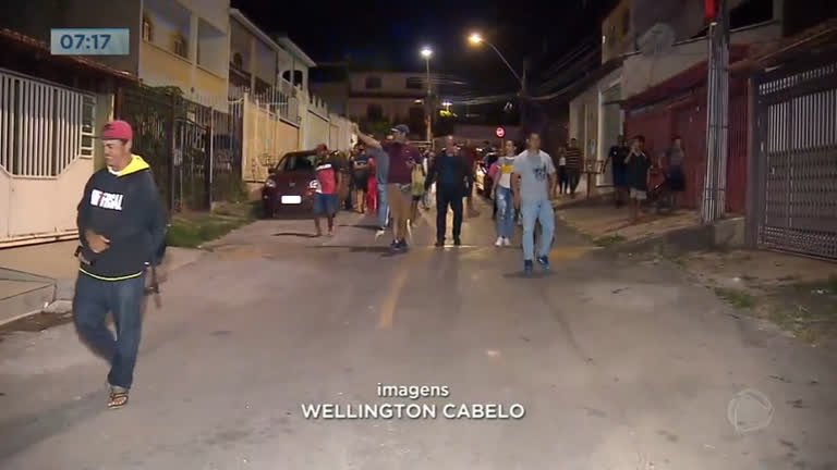 Vídeo: Moradores fazem manifestação na rua onde adolescente foi agredido no Núcleo Bandeirante (DF)