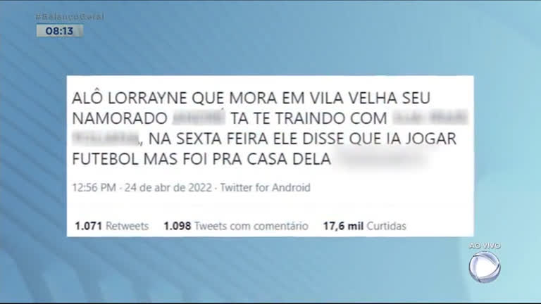 Vídeo: Rapaz escuta conversa em ônibus e avisa jovem que namorado a traiu