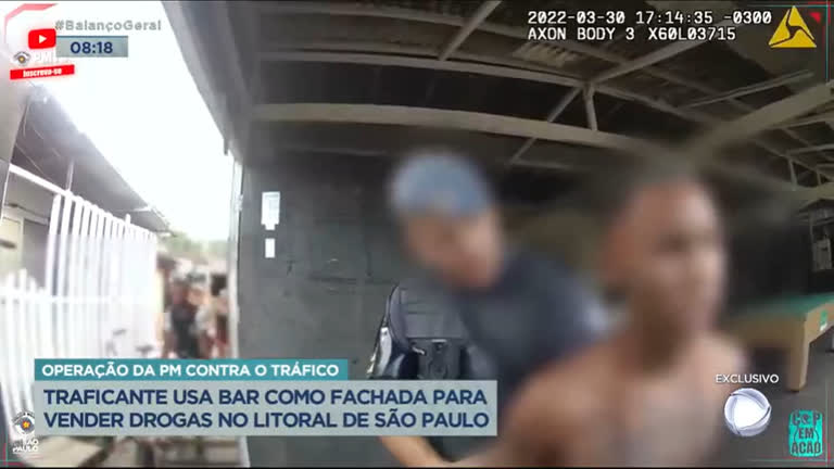Vídeo: Polícia entra em comunidade no litoral paulista atrás de traficante