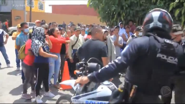 Vídeo: Pelo menos 43 detentos morrem durante rebelião no Equador