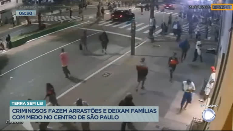 Vídeo: Criminosos fazem arrastões e deixam famílias com medo no centro de SP