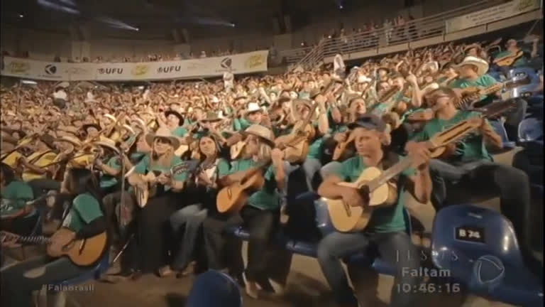 Vídeo: Orquestra caipira com 635 violeiros mineiros entra para o Livro dos Recordes