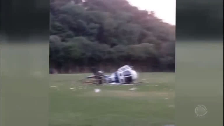 Vídeo: Helicóptero com governador do ES a bordo cai, mas ninguém se fere