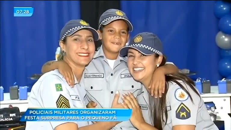 Vídeo: Menino ganha festa de aniversário surpresa com tema da Polícia Militar do DF