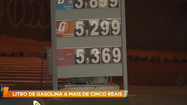 Vídeo: Litro de gasolina passa de R$5