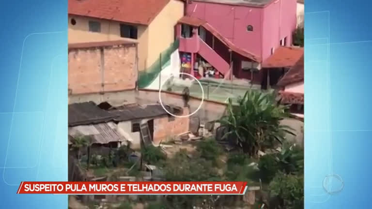 Vídeo: Suspeito pula muros e telhados durante fuga em BH
