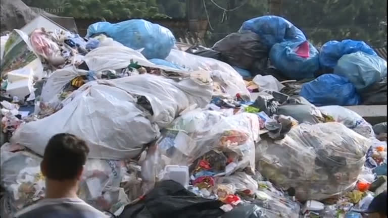Vídeo: População está ingerindo plástico sem saber, alerta pesquisa