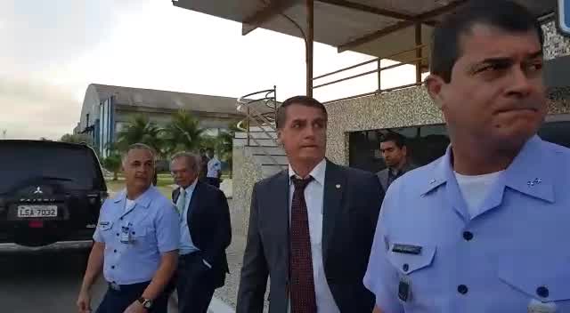 Vídeo: Bolsonaro deixa o Rio de Janeiro
