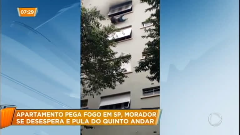 Vídeo: Apartamento pega fogo e morador se joga do quinto andar