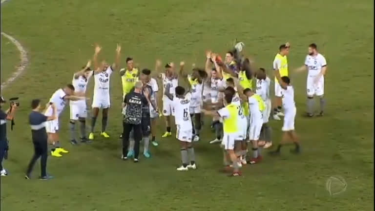 Vídeo: Botafogo vence o Paraná em partida para cumprir tabela nesta segunda (26)