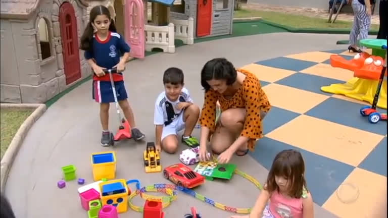 Vídeo: Troca de brinquedos não usados ajuda mães a economizarem no natal