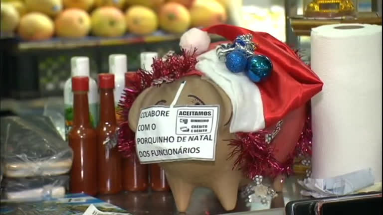 Tradicional “caixinha de Natal” ajuda muitos brasileiros a equilibrar as  contas - RecordTV - R7 Jornal da Record
